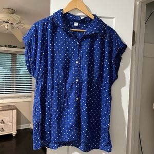 Button down short sleeve shirt